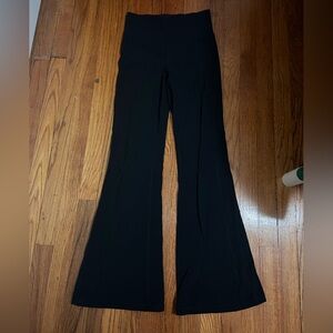 Black flare athlete leggings.